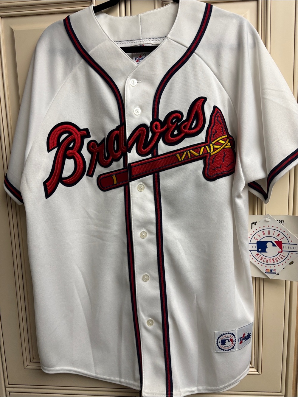 MAJESTIC BRAVES JERSEY CHIPPER JONES 10 size LARGE.  NEW